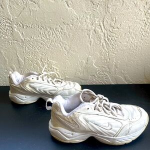 Vintage Nike Sneakers! Women’s Size 8!